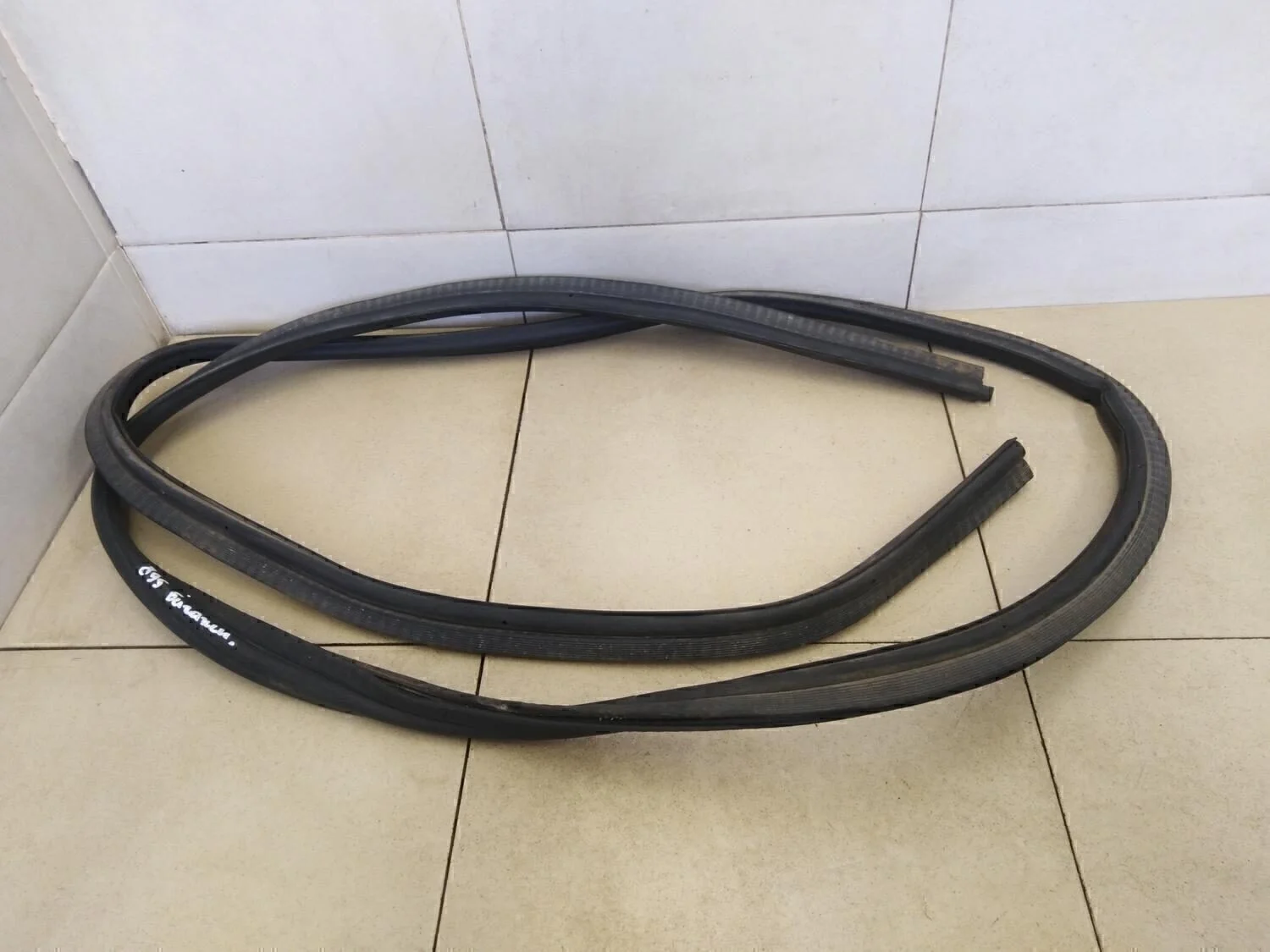 Уплотнитель багажника Logan 2005-2014