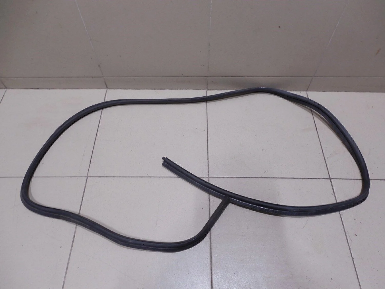 Уплотнитель багажника Logan 2005-2014