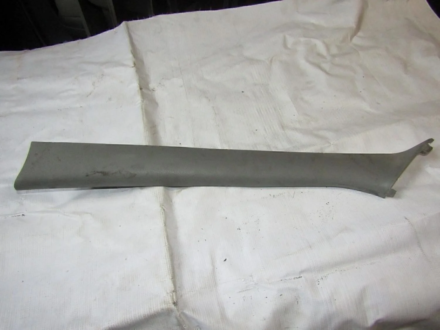 Обшивка стойки Logan 2005-2014