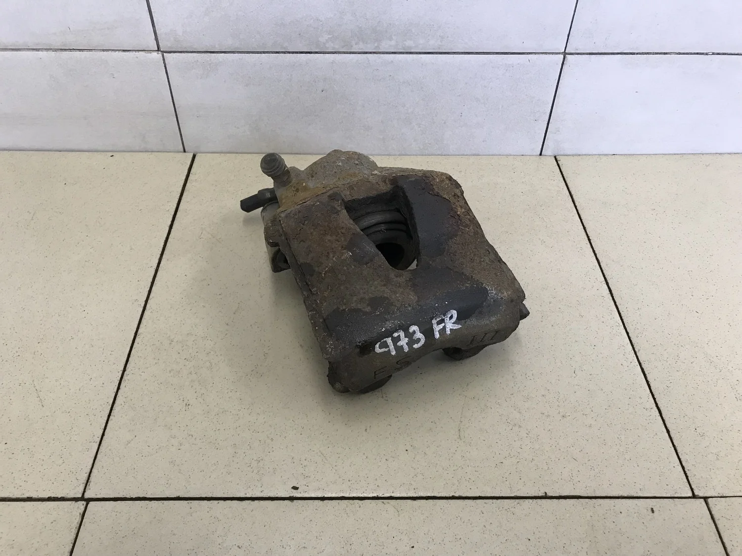 Суппорт передний правый A3 (8L1) 1996-2003