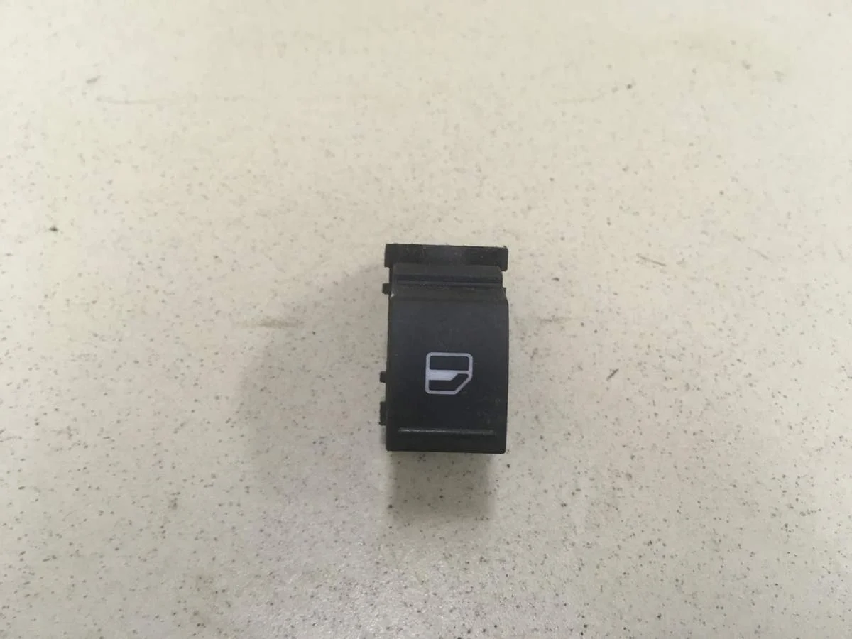 Кнопка стеклоподъемника Golf VI 2009-2012