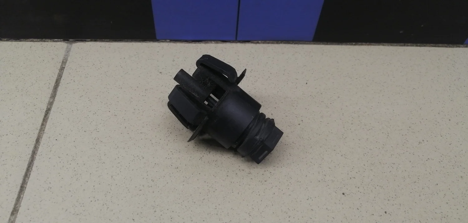 Отбойник капота 1-серия F20/F21 2011>