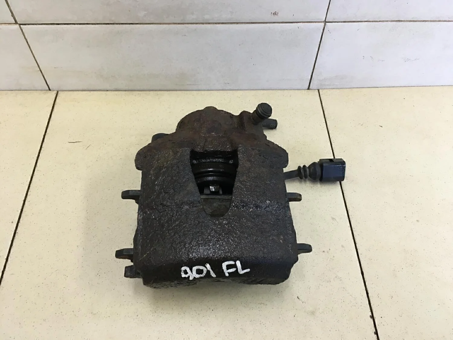 Суппорт передний левый A3 (8L1) 1996-2003