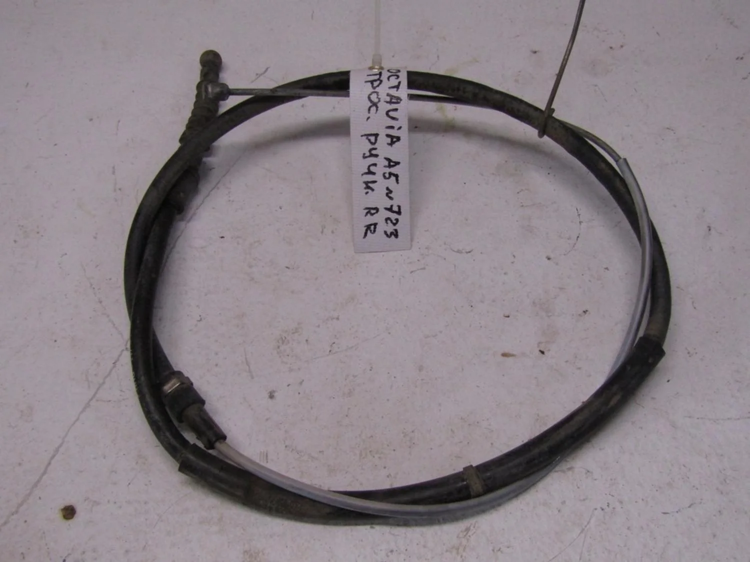 Трос стояночного тормоза правый Octavia (A5 1Z-) 2004-2013
