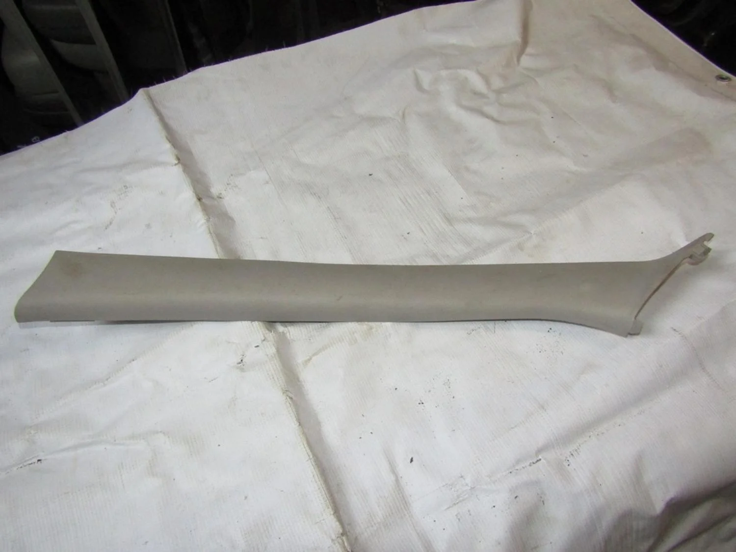 Обшивка стойки Logan 2005-2014