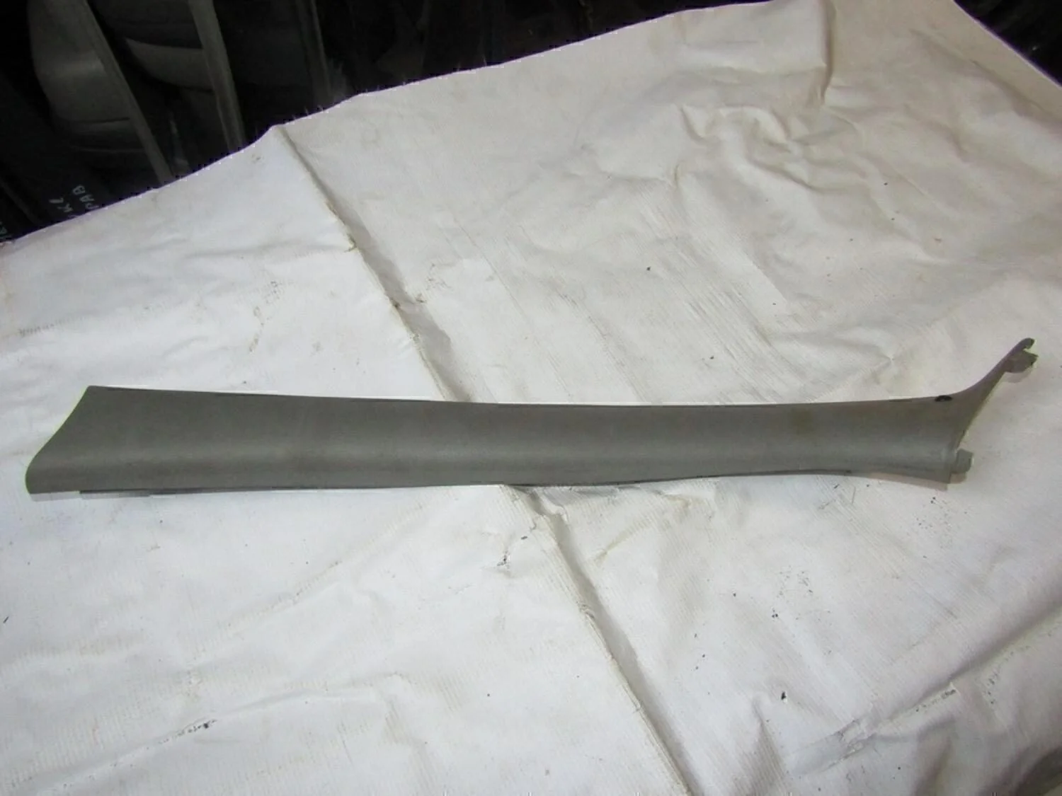 Обшивка стойки Logan 2005-2014