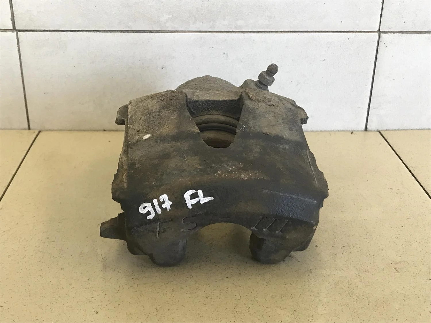 Суппорт передний левый A3 (8L1) 1996-2003