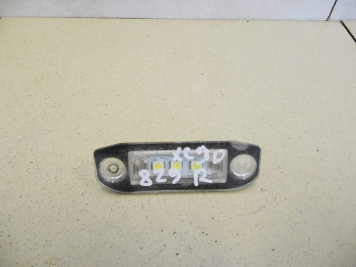 Фонарь подсветки номера S60 2010>