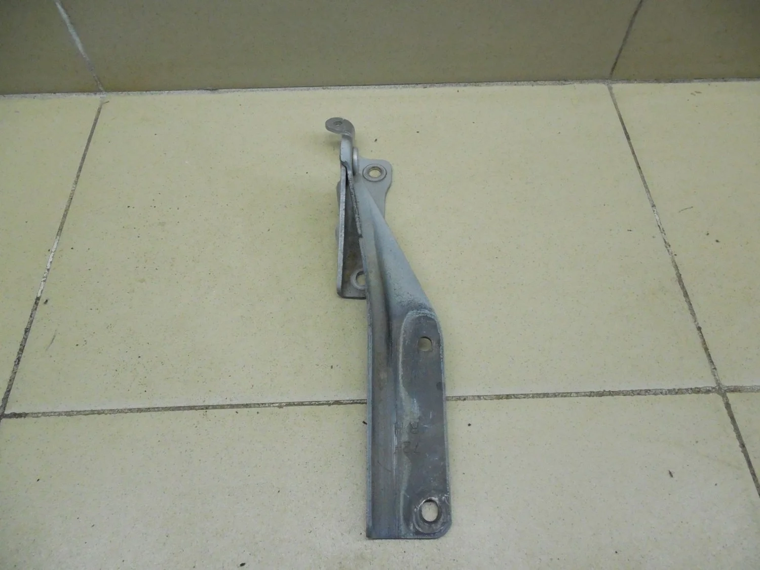 Петля капота правая Forester (S11) 2002-2007