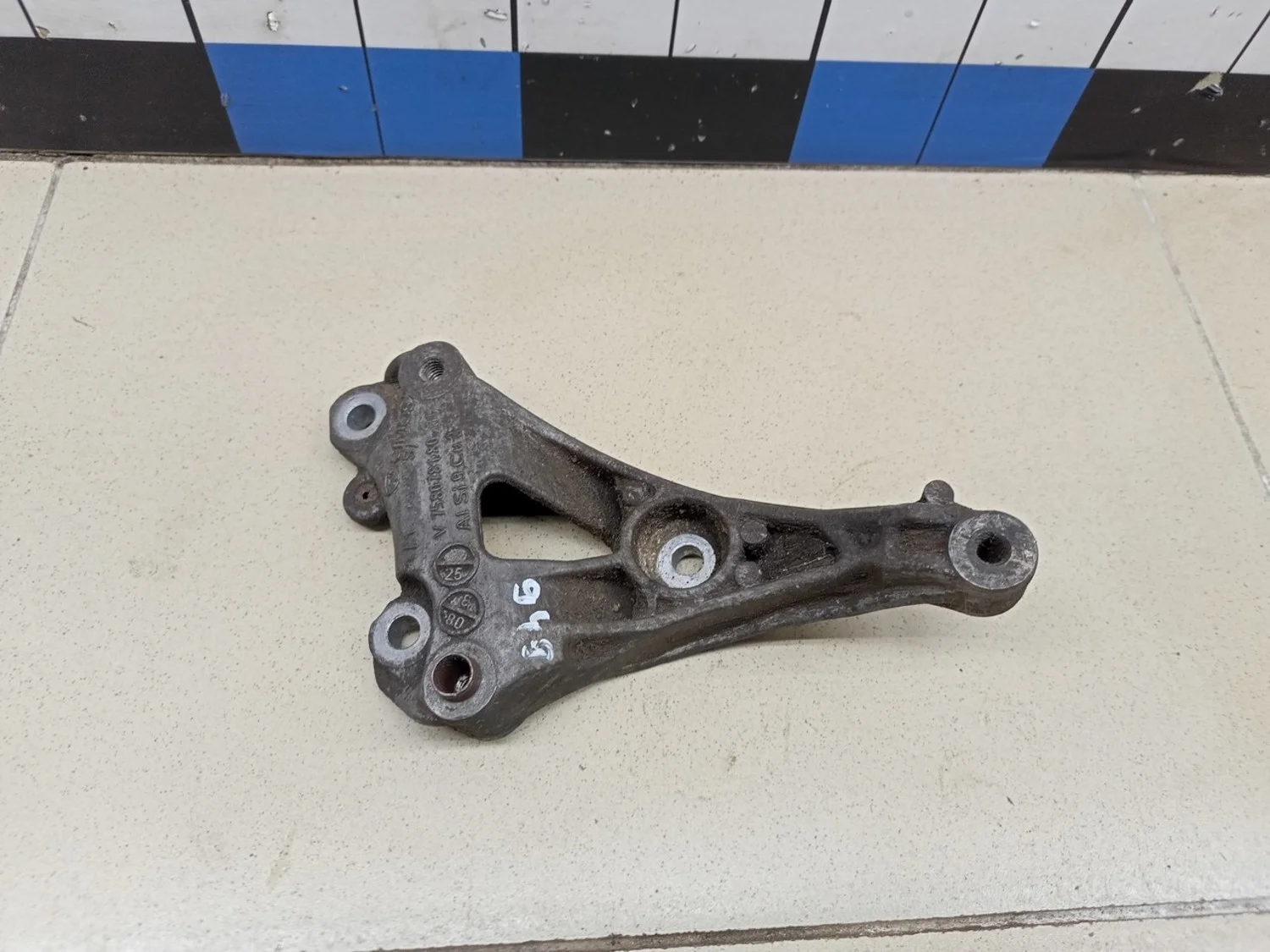 Кронштейн кондиционера C4 2005-2011