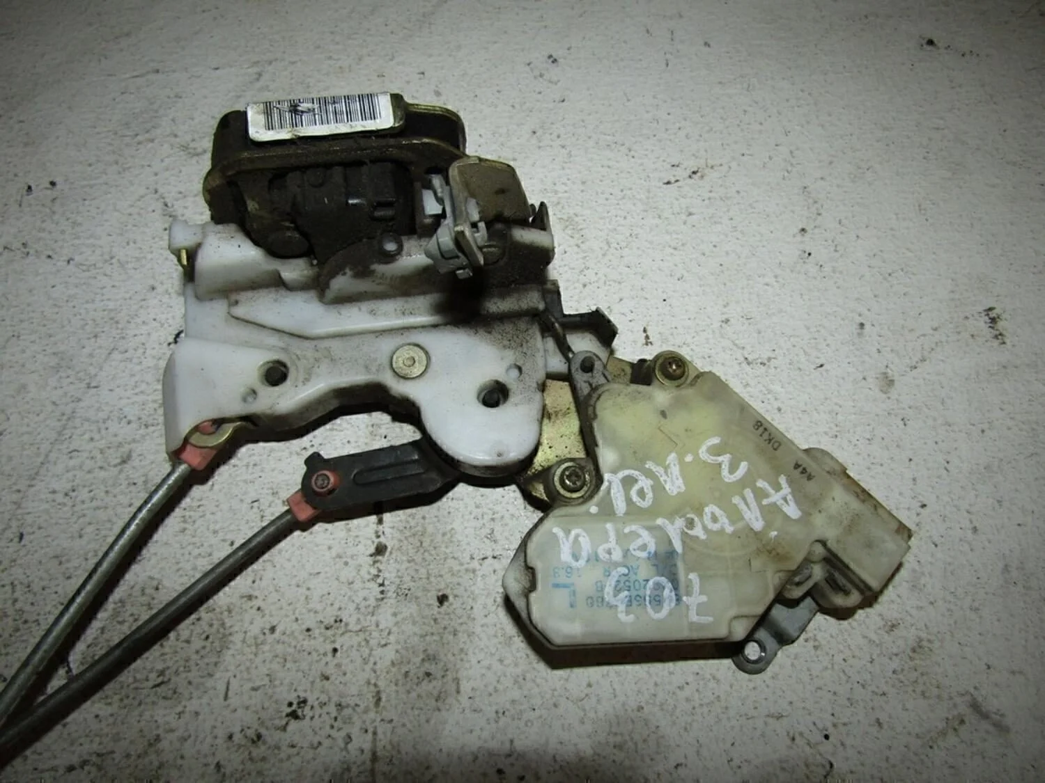 Замок двери задней левой Almera N16 2000-2006