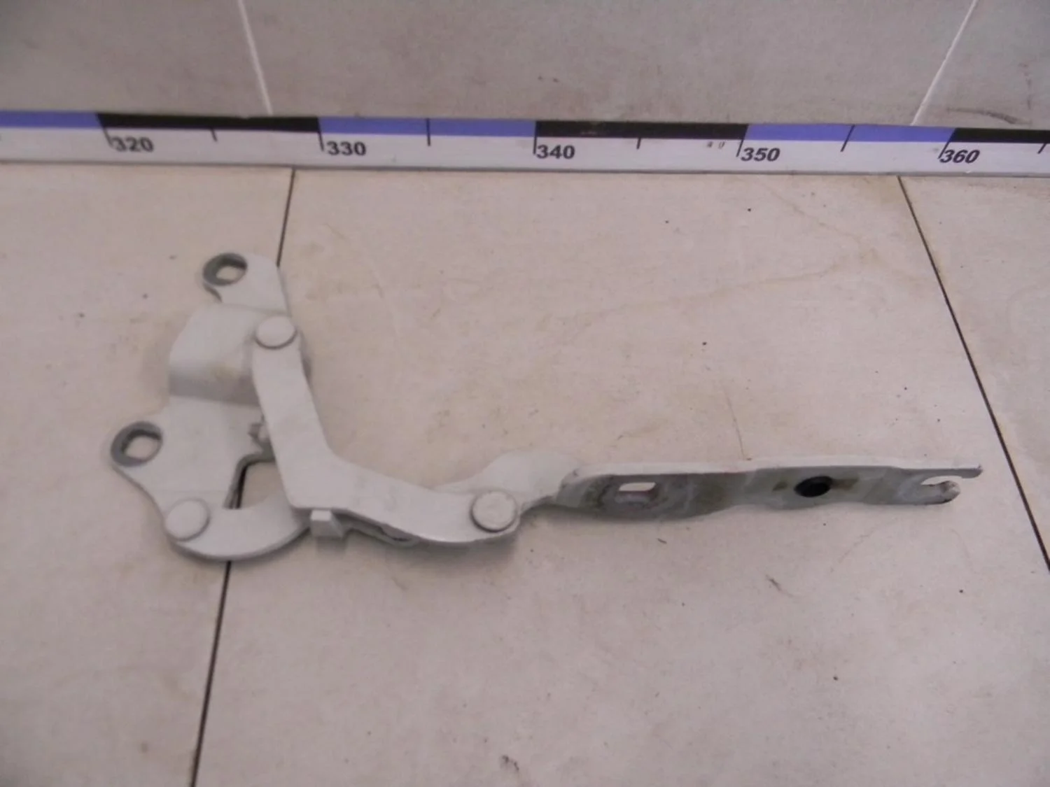 Петля капота правая 1-серия E82/E88 2006>