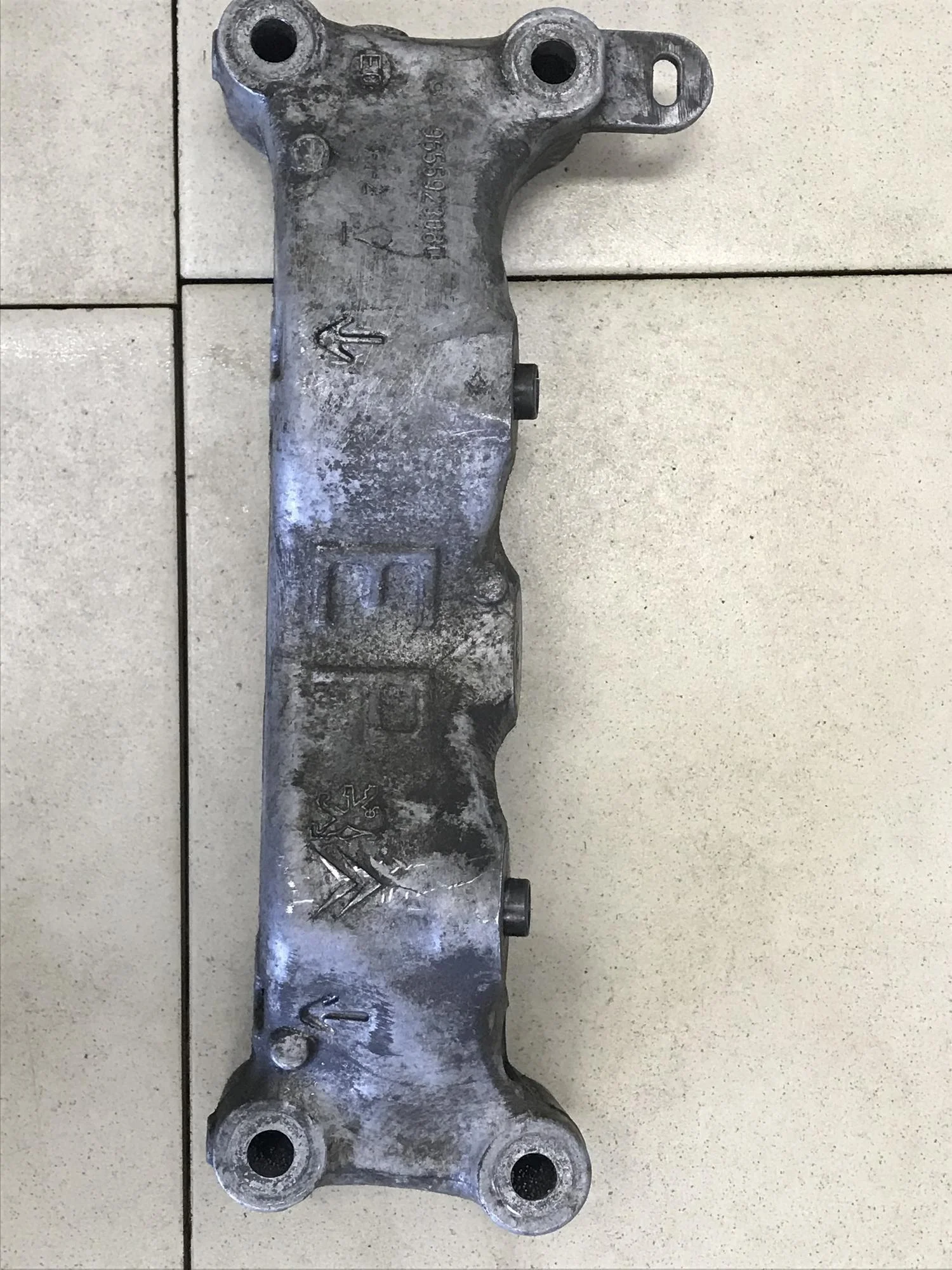 Кронштейн двигателя правый  C4 2005-2011