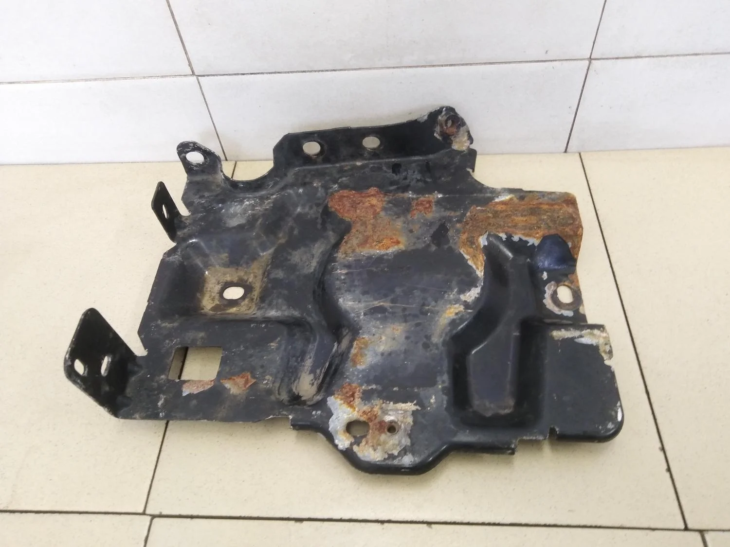 Крепление АКБ (корпус/подставка) C4 2005-2011