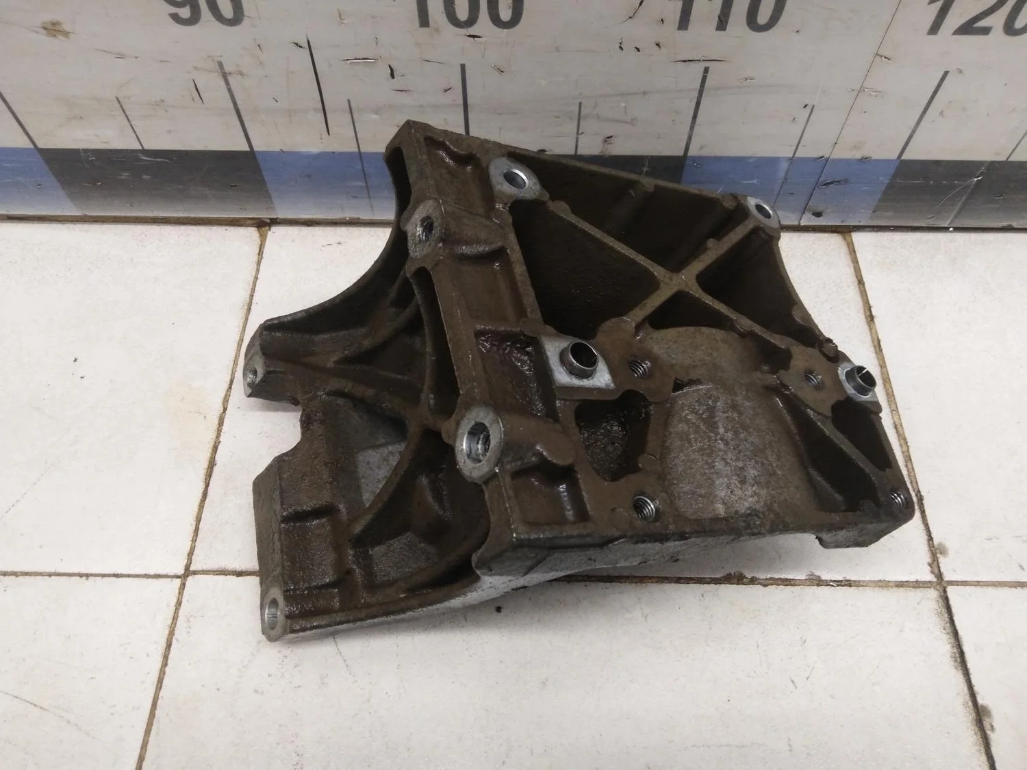 Кронштейн кондиционера Focus II 2005-2008