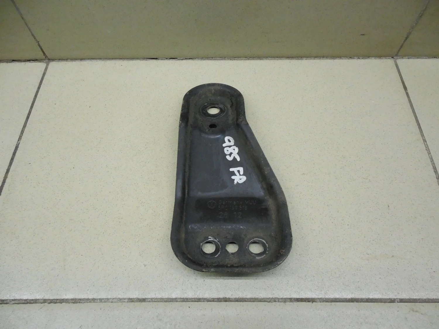 Кронштейн переднего рычага Fabia 2007-2015