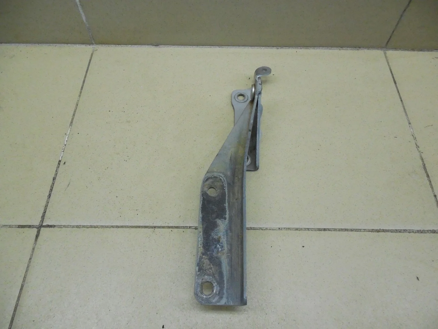 Петля капота левая Forester (S11) 2002-2007