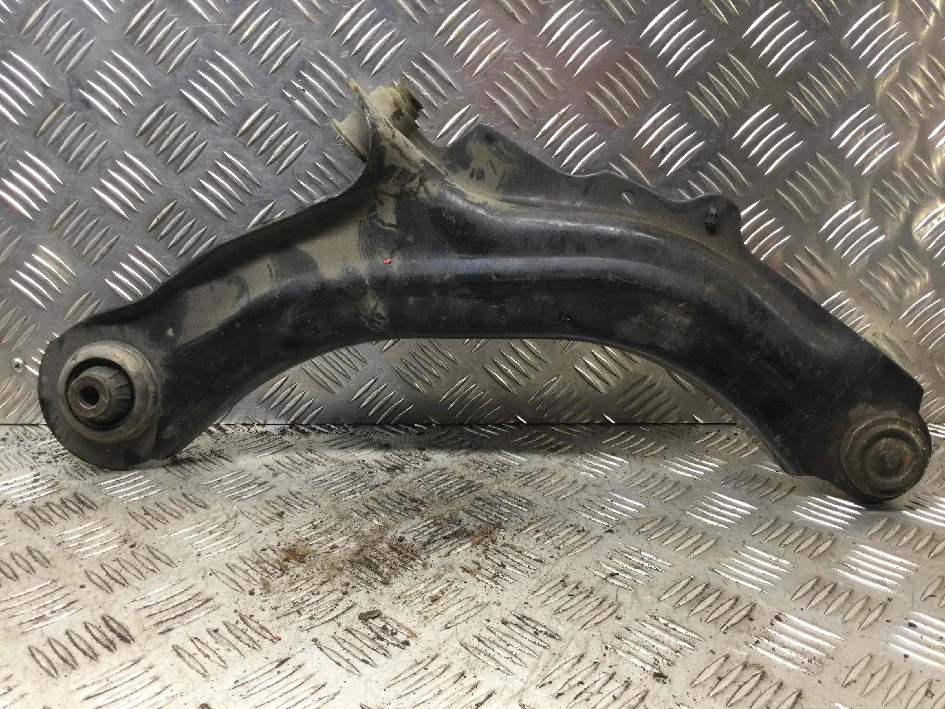 Рычаг передний левый Renault Scenic 2 поколение (2003-2006) бензин 2.0 i Автомат Х/б