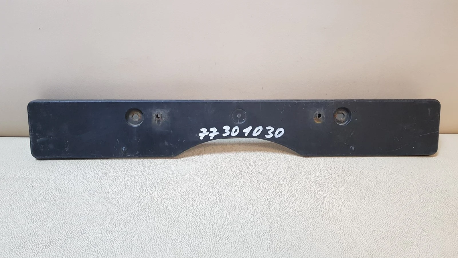 рамка для номера TOYOTA CAMRY 8, XV50 XV55 ASV50 50 55   ТОЙОТА   КАМРИ    5211433370 2011-2018 (контрактная запчасть)