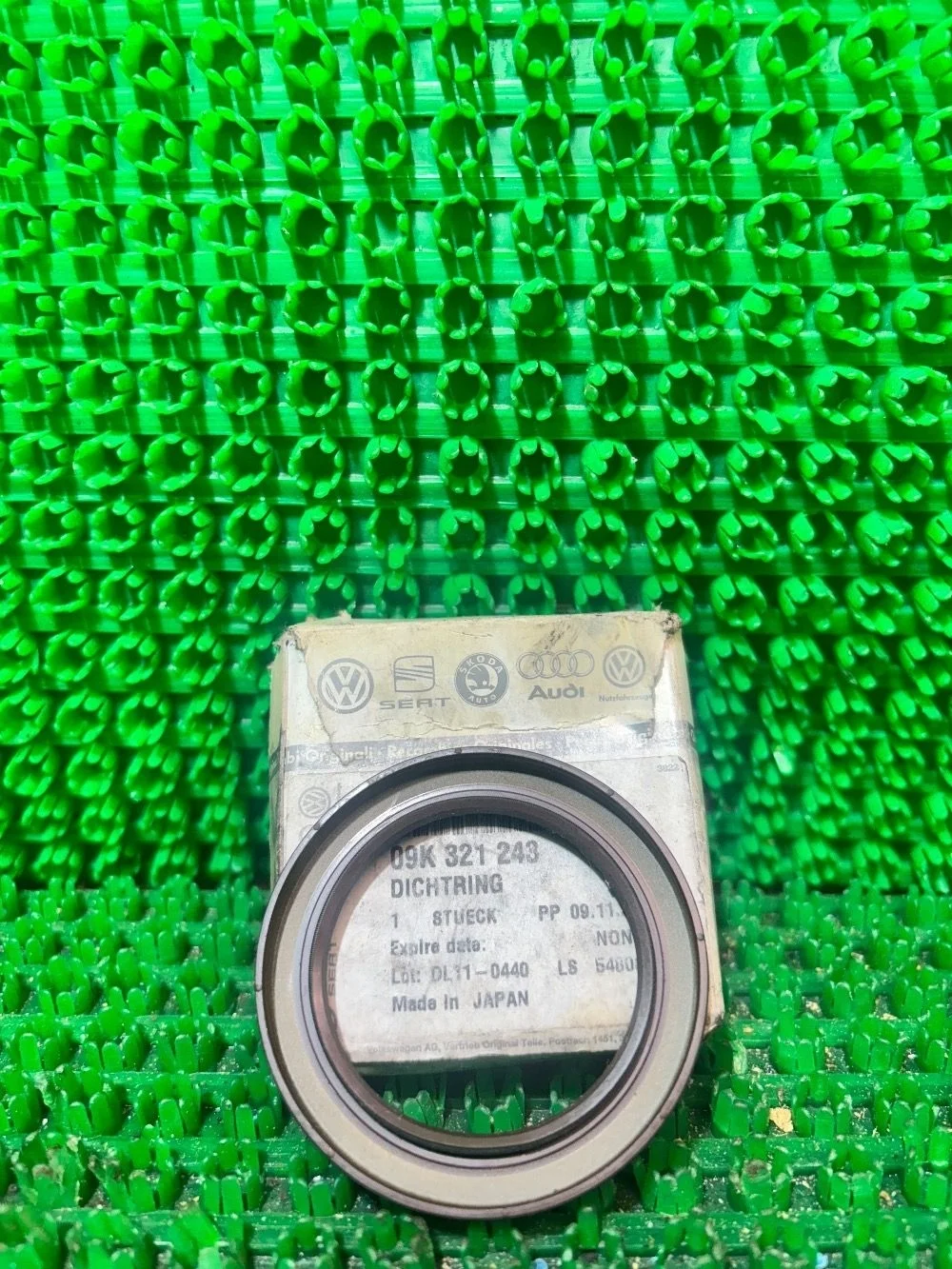 Сальник коробки передач 09K321243 VAG A3 8P (2003—2005) В наличии