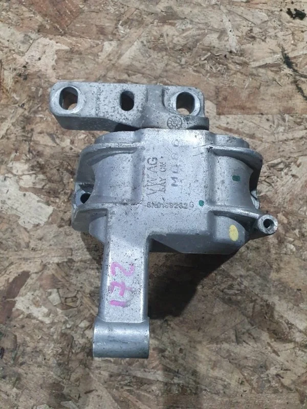 Подушка двигателя Volkswagen Tiguan 2007-2011 5N