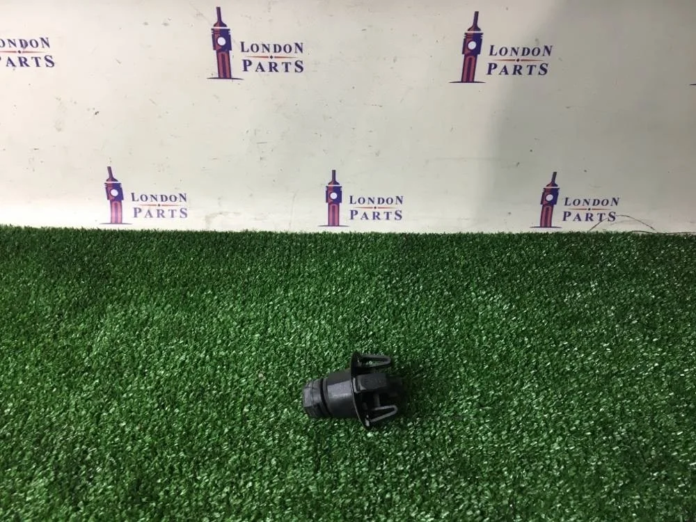 Регулятор капота BMW F10