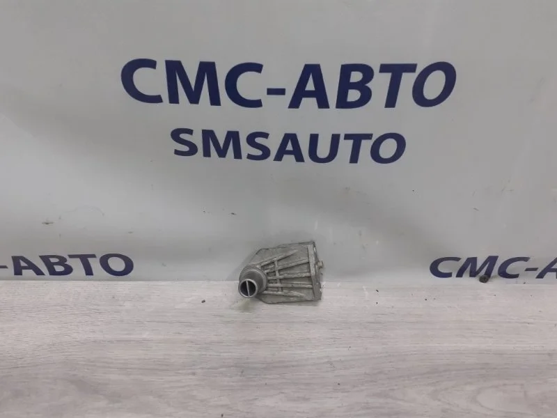 Кронштейн радиатора Volkswagen Touareg 7P0121079 NF