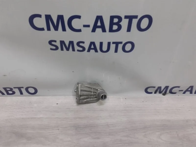 Кронштейн радиатора Volkswagen Touareg 7P0121079 NF