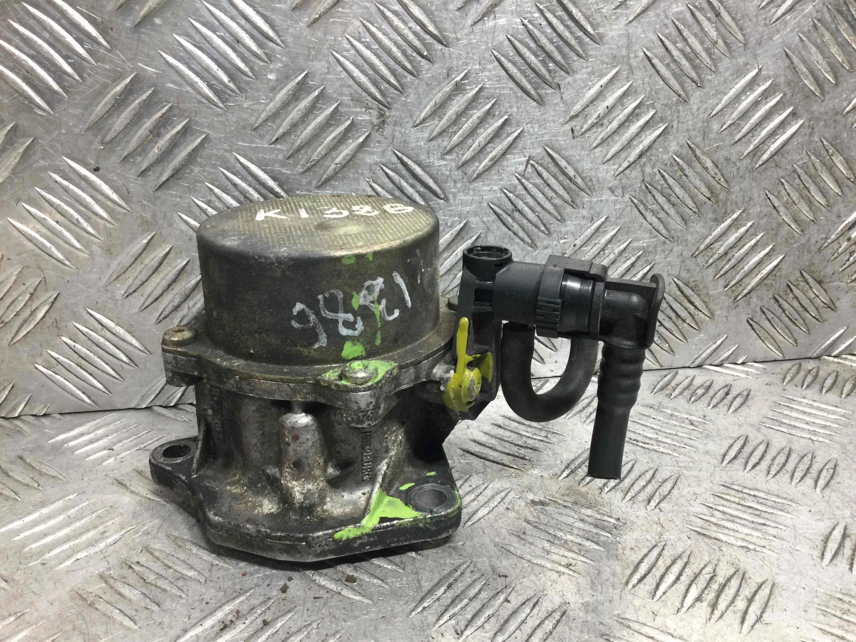 Насос вакуумный Opel Vivaro A (2001-2014) дизель 1.9 DCI Механика Микроавтобус