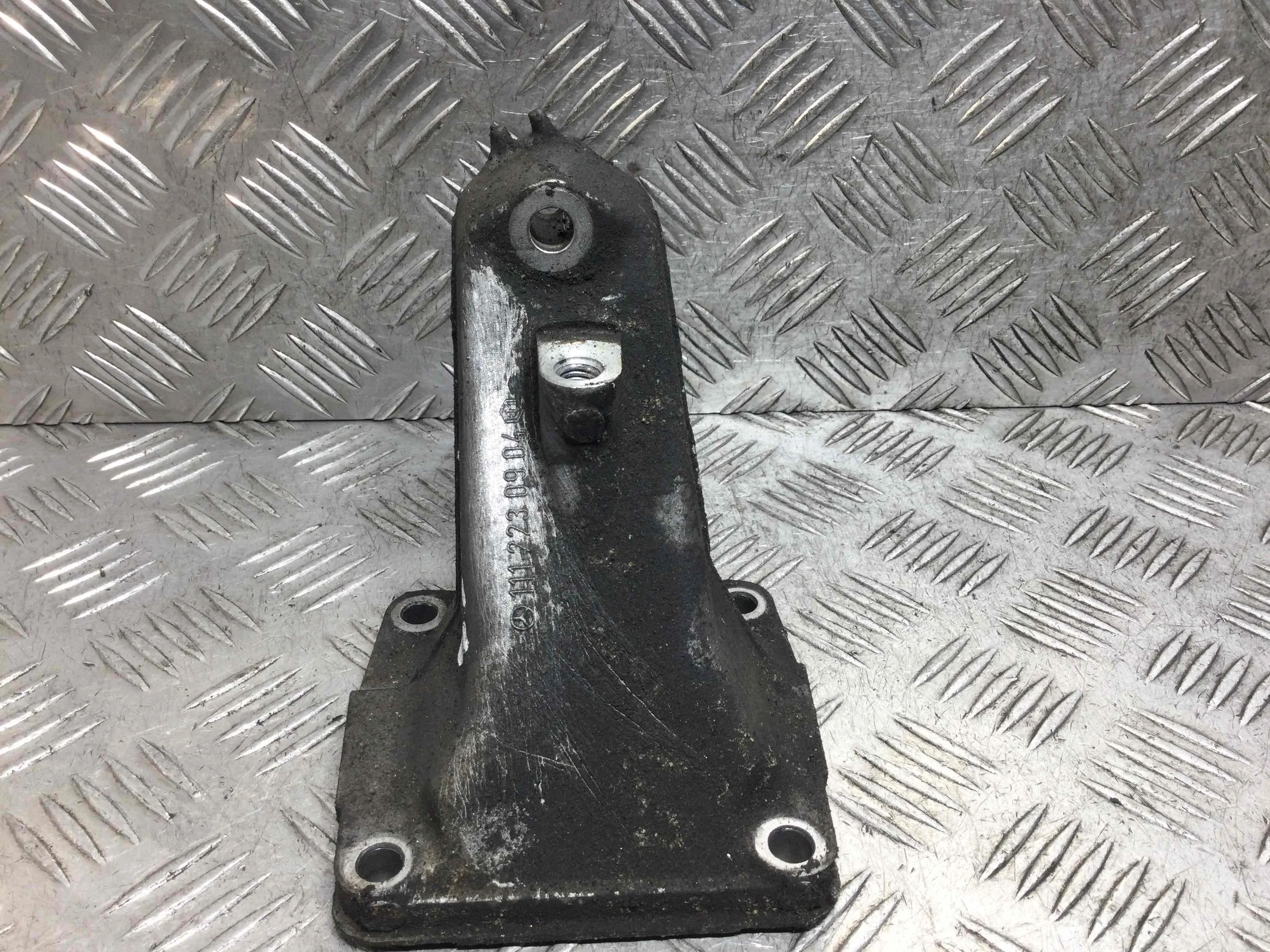 Кронштейн двигателя Mercedes C-klasse W202/S202 [рестайлинг] (1997-2001) бензин 1.8 i Механика Седан