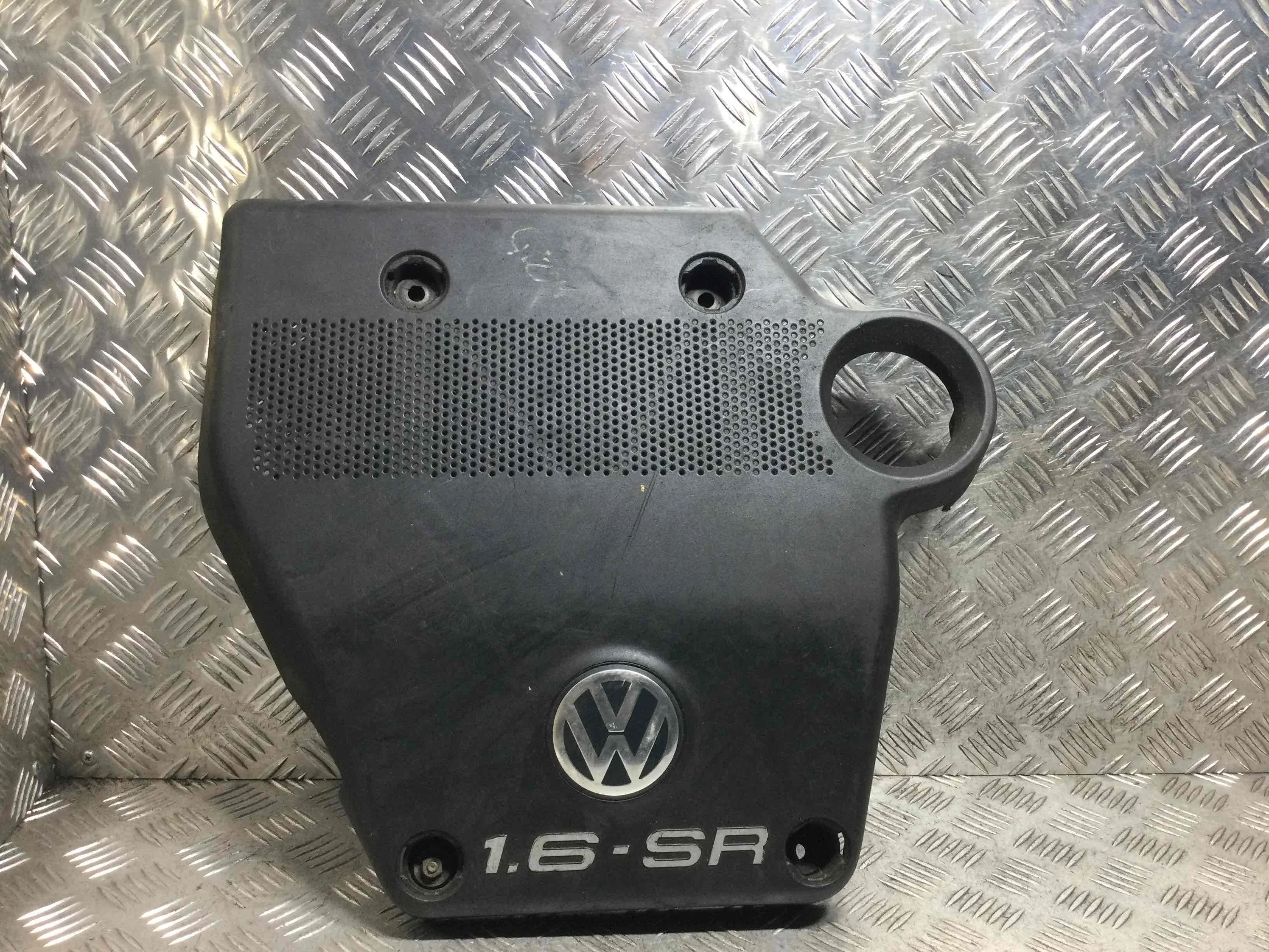 Декоративная крышка двигателя Volkswagen Golf 4 поколение (1997-2004) бензин 1.6 i Механика Х/б