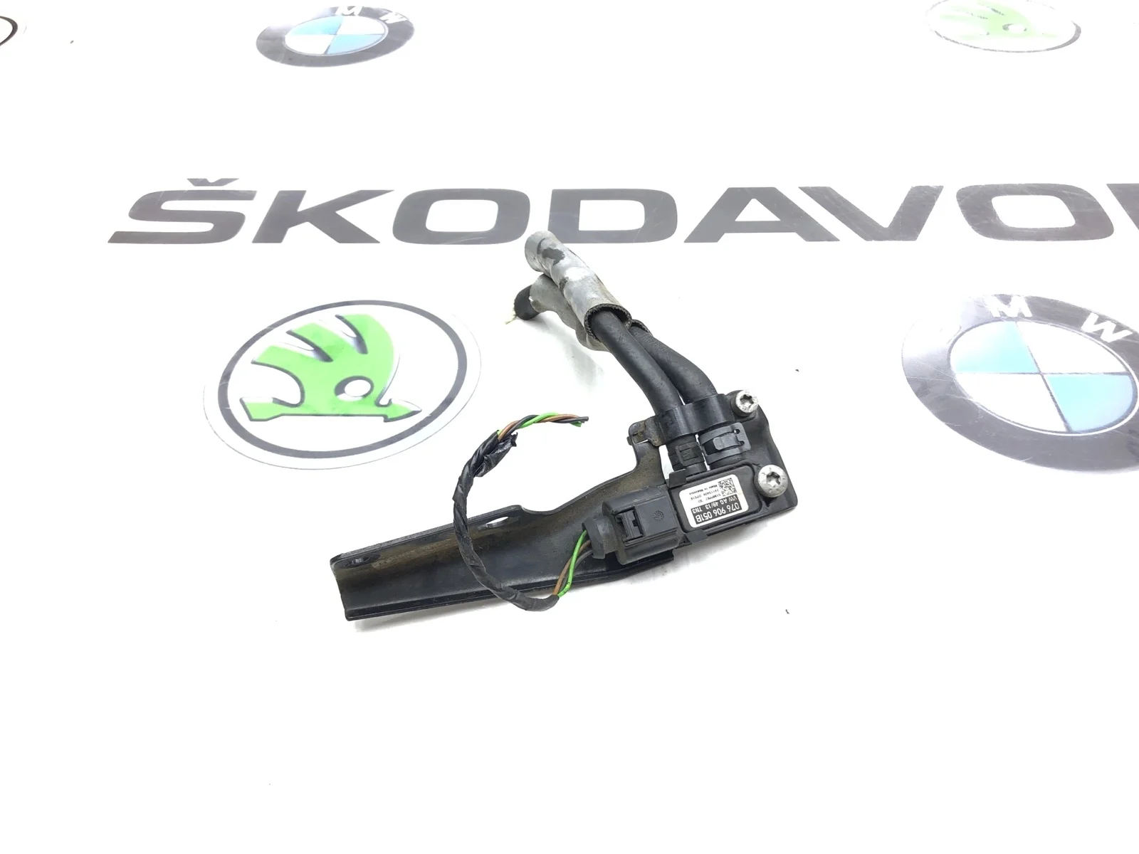 Датчик давления Skoda Yeti 2014 076906051B 5L 2.0 CFHC