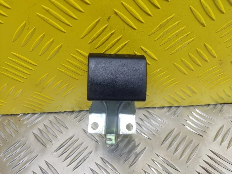 Ручка открывания капота Nissan Navara (D40) 2004-2015 2010