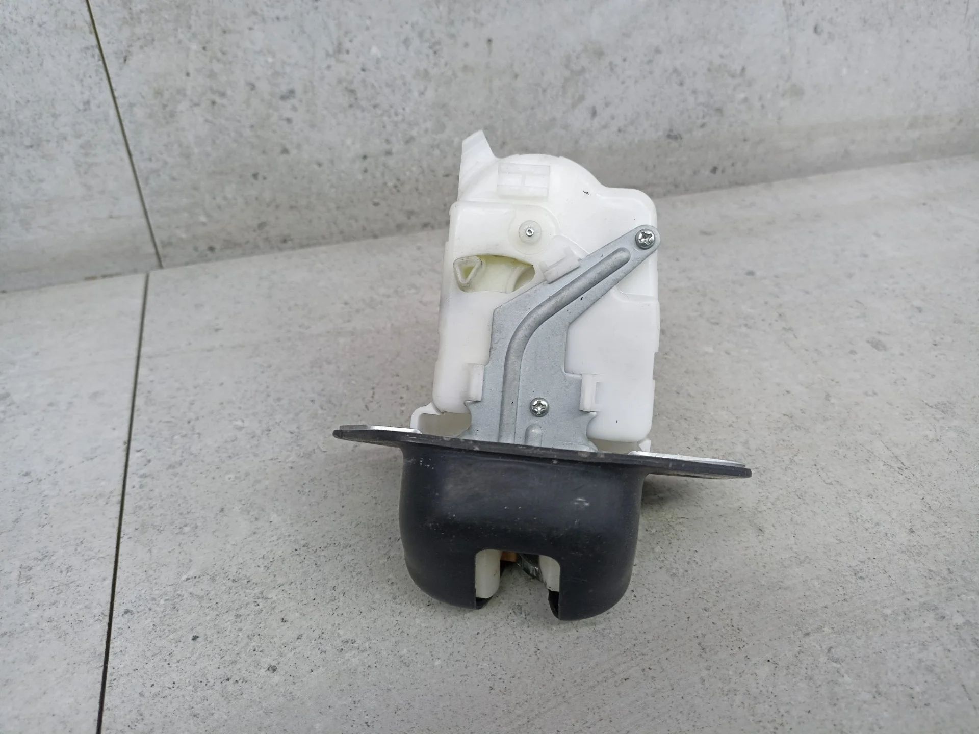 Замок багажника Nissan Juke F15 2012 90502EN00A