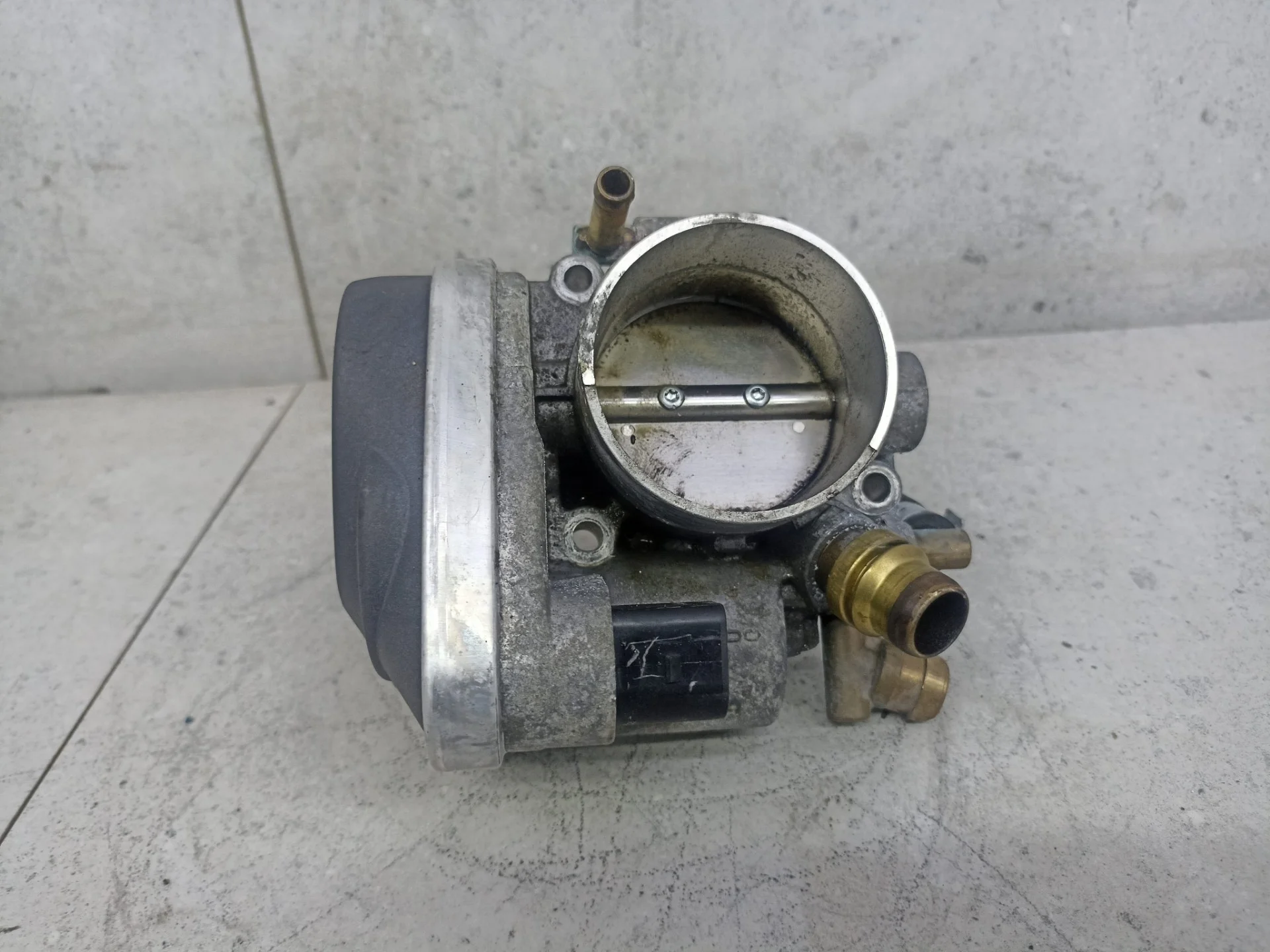 Дроссельная заслонка Opel Astra H 2007 55562380