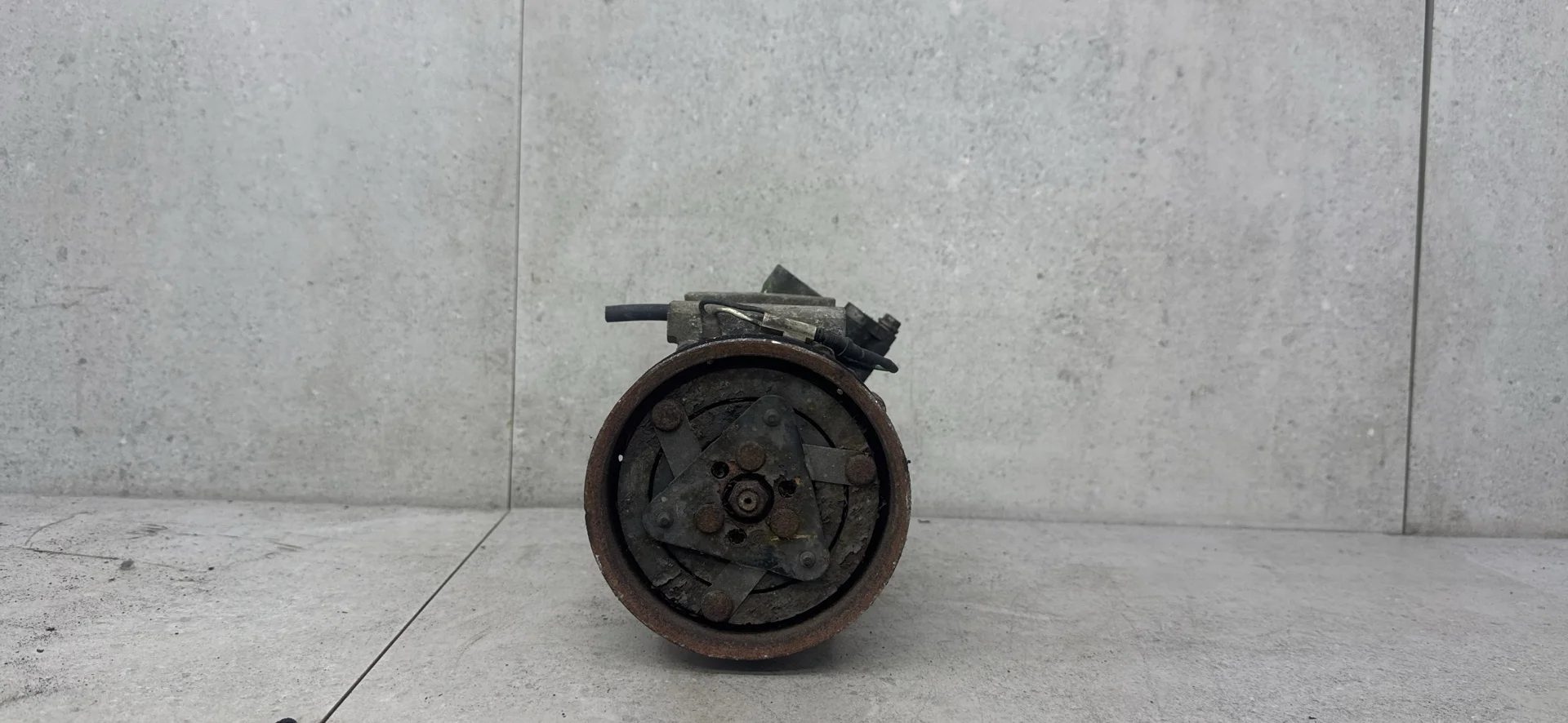Компрессор кондиционера Nissan Qashqai 926009865R