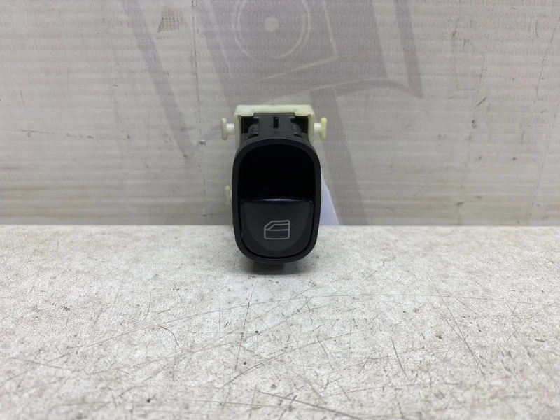 Кнопка стеклоподъемника пассажирская дверь Mercedes-benz 2002 W203