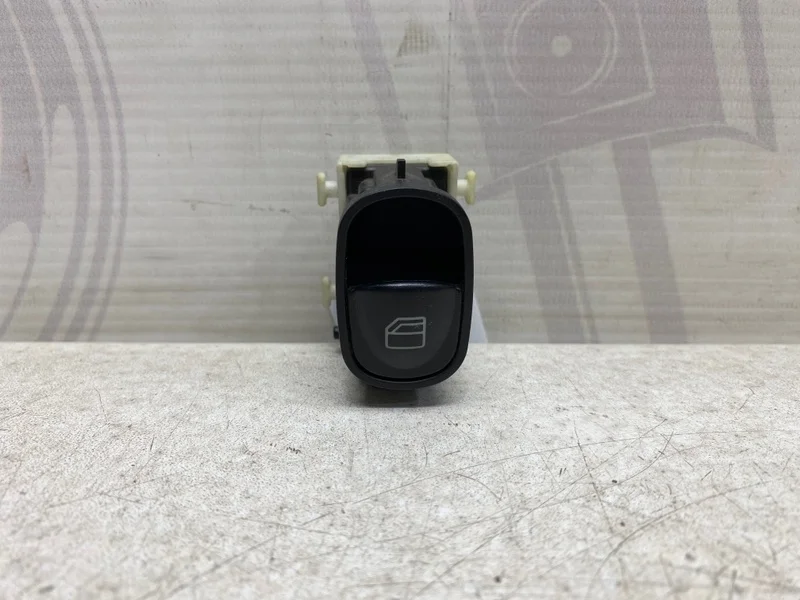 Кнопка стеклоподъемника пассажирская дверь Mercedes-benz 2001 W203