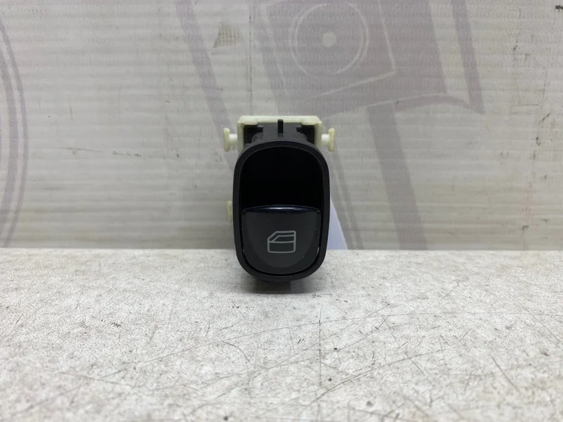 Кнопка стеклоподъемника пассажирская дверь Mercedes-benz 2003 W203