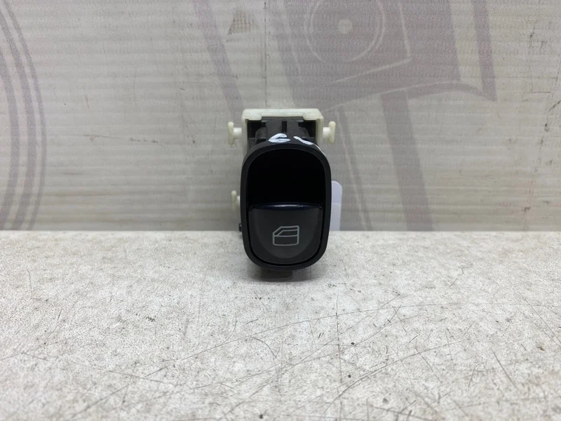 Кнопка стеклоподъемника пассажирская дверь Mercedes-benz 2003 W203