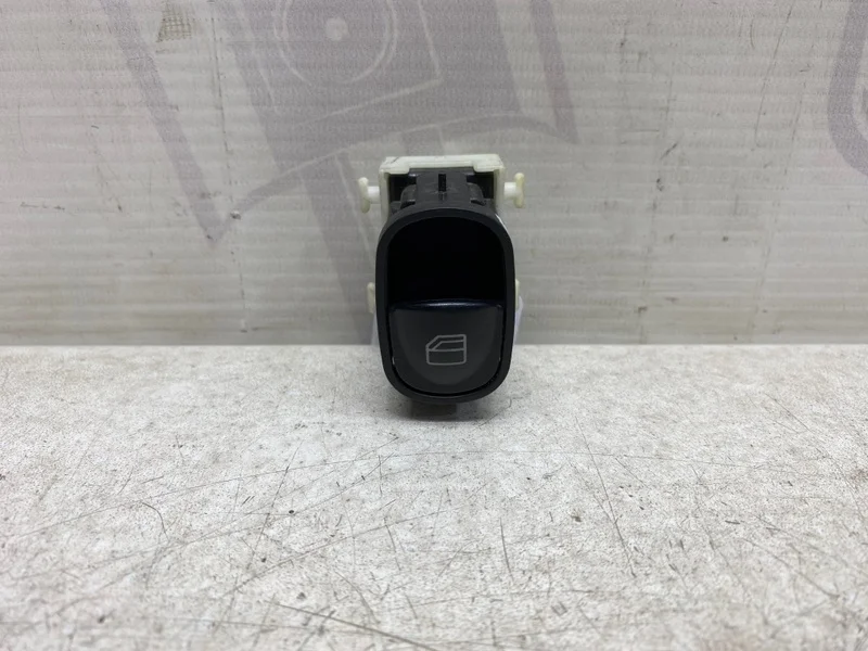 Кнопка стеклоподъемника пассажирская дверь Mercedes-benz 2003 W203