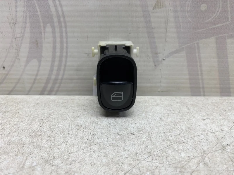 Кнопка стеклоподъемника пассажирская дверь Mercedes-benz 2003 W203