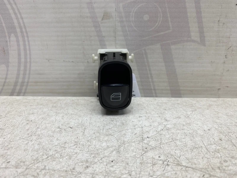 Кнопка стеклоподъемника пассажирская дверь Mercedes-benz 2005 W203