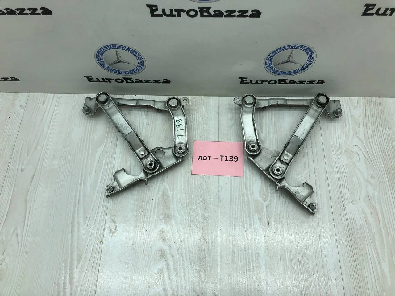 Петля капота Mercedes W220