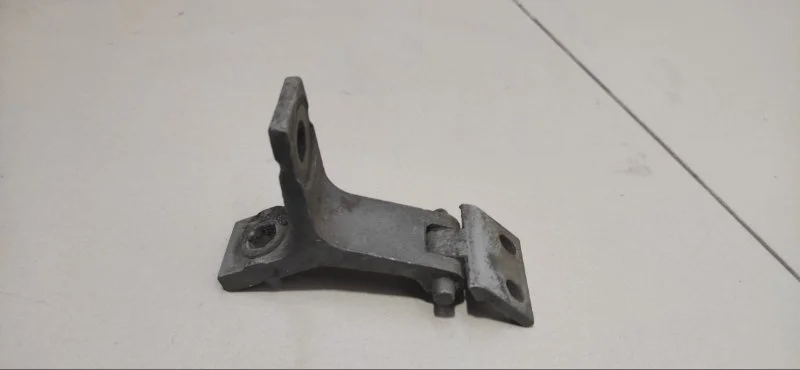 Петля двери верхняя задняя левая Audi 80