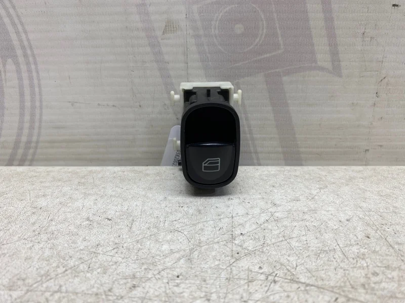 Кнопка стеклоподъемника пассажирская дверь Mercedes-benz 2004 W203