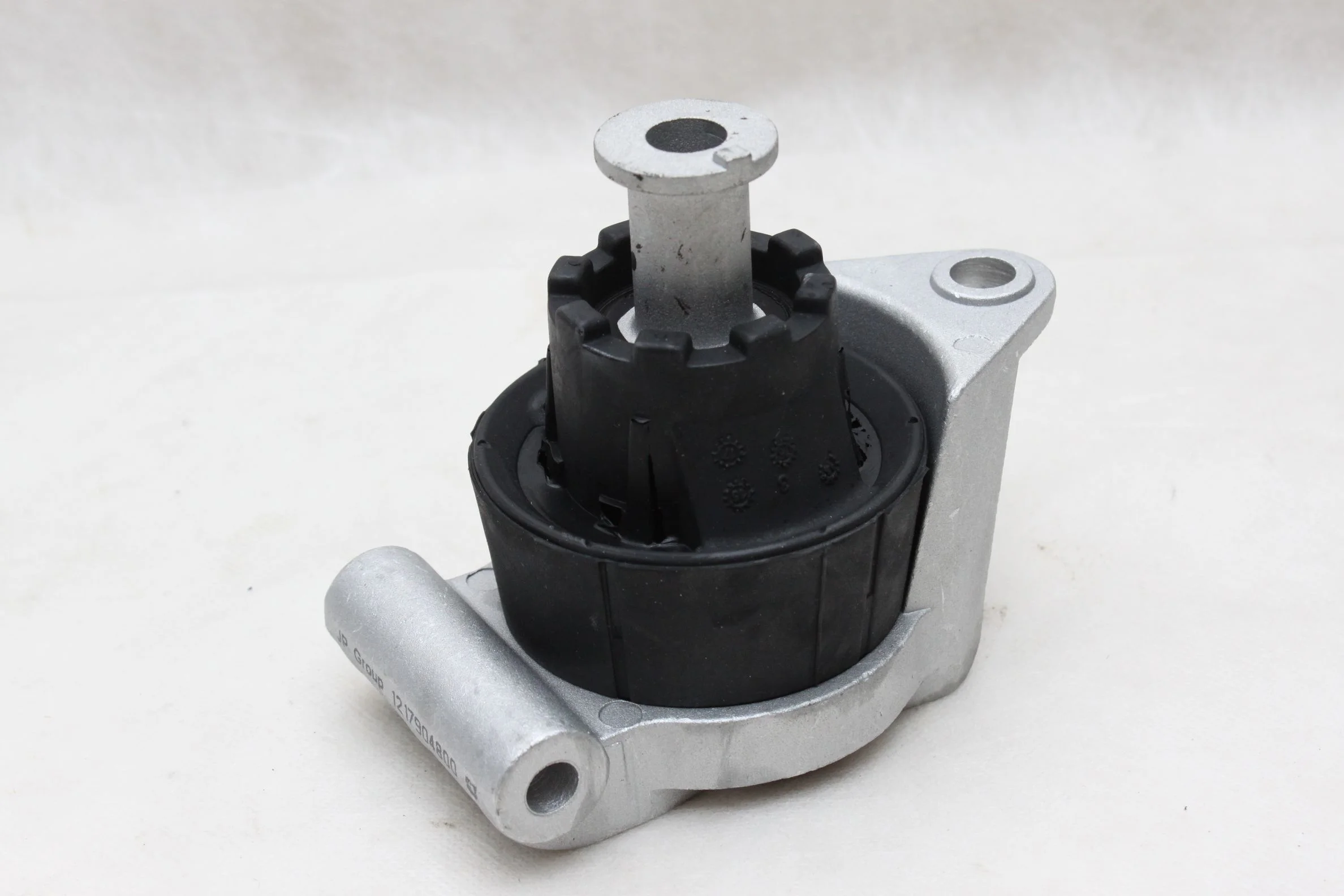 Опора двиг задняя новая Jp Group Опель Астра Н (h)