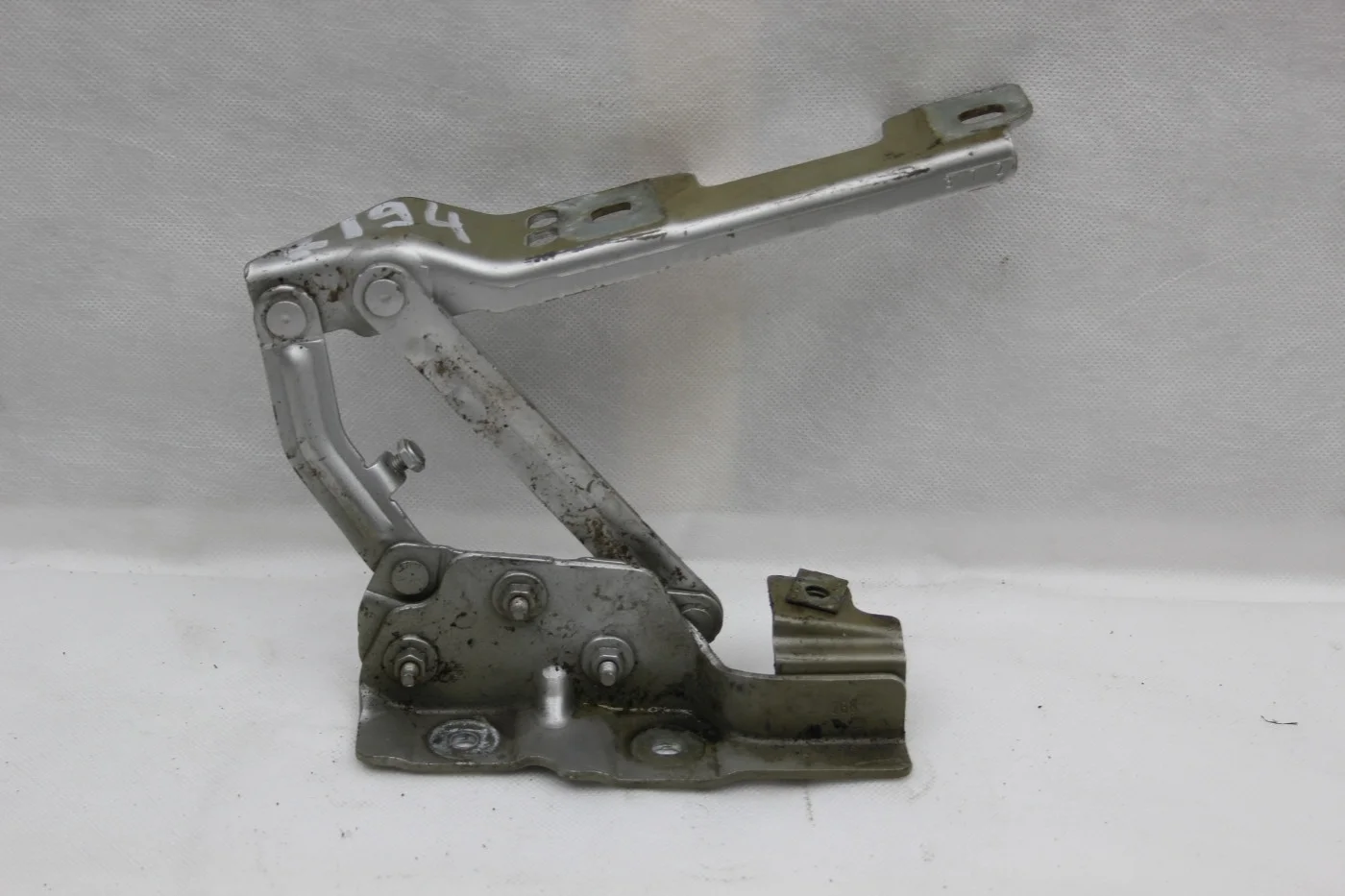 Петля капота с креплением правая Опель Астра J