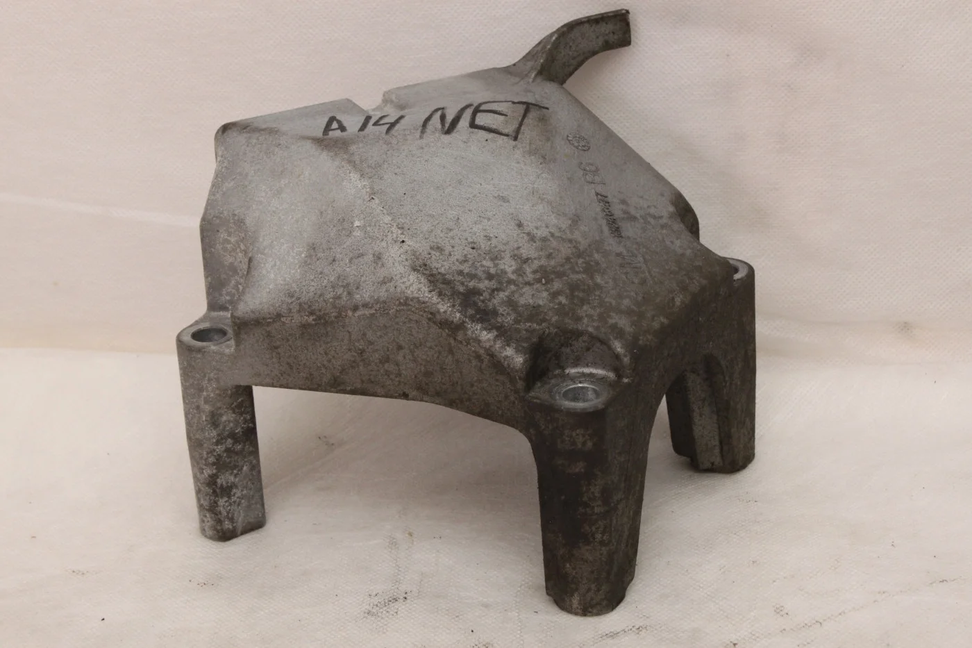 Кронштейн двигателя правый A14NET Опель Астра J