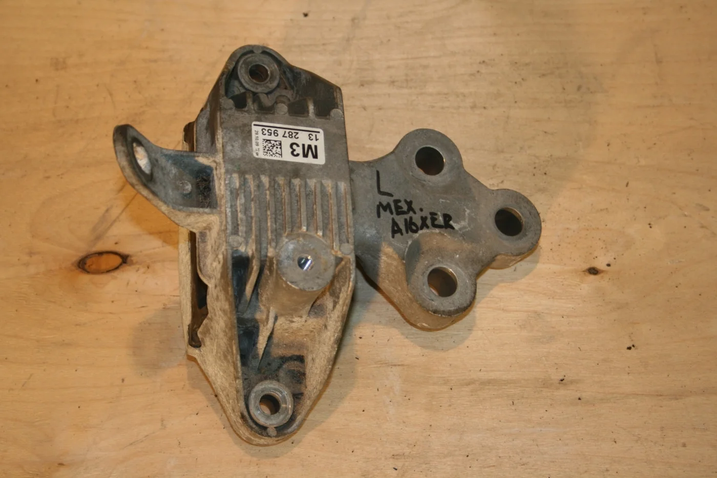 Опора двигателя левая МКПП A16XER Опель Астра J